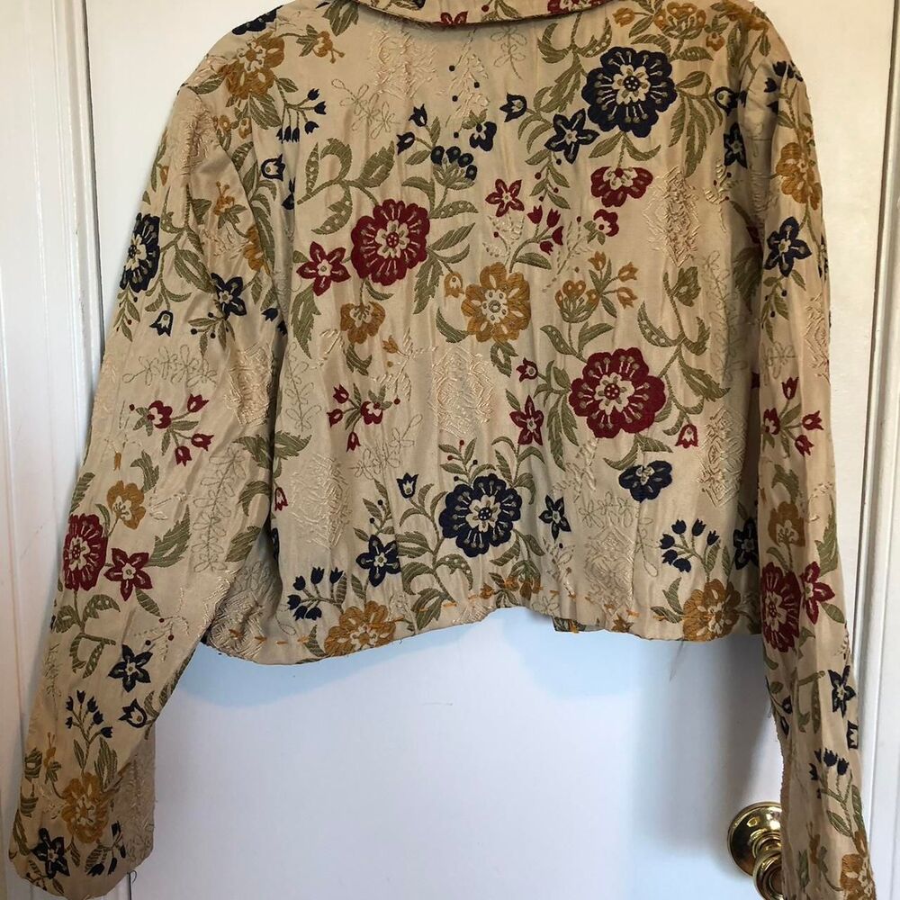 Women's Jacket - Picture 7 of 7